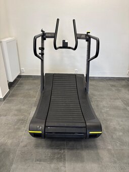 Technogym SkillMill - bezmotorový pás - 7