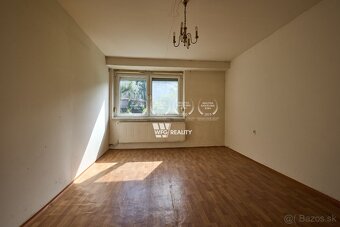 Na predaj: Jedinečný stavebný pozemok so starším rodinným do - 7