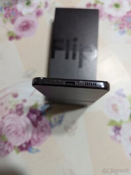 Samsung Galaxy Z Flip 4 - 7
