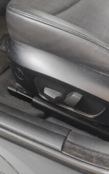 BMW rad 3 Touring BMW 320 d Touring A/T, Bohatá výbava - 7