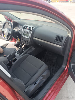 Volkswagen Golf 1.6 MPI benzín - 7