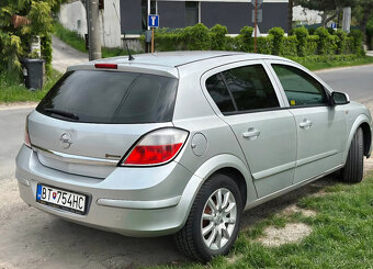 Opel Astra na predaj – Spoľahlivé a úsporné auto 🚗 - 7