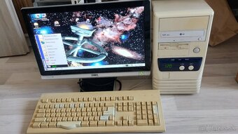 Predám stolný počítač Intel Pentium - 7