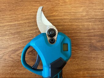 AKU bezuhlíkové záhradné nožnice na konáre 30mm - 7