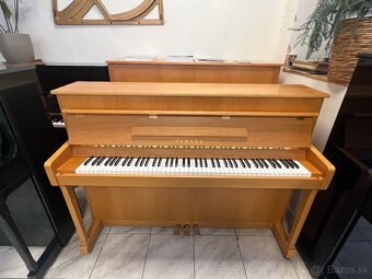 Anglická Yamaha P110N v záruce, včetně klavírní židle. - 7