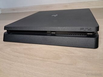 PS4 slim 500GB, 2 ovládače, 4 hry - 7