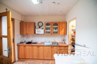 Na predaj veľký pozemok so starším rodinným domom pri Senci - 7
