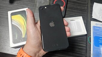 Apple iPhone SE 2020 64GB tmavý + obaly - 7