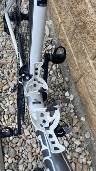 Predám karbónový bike Giant Defy Advanced 3 + wattmetre - 7