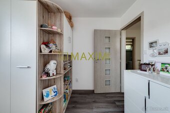 Rodinný dom v obci Hamuliakovo s bazénom - stačí sa len nasť - 7