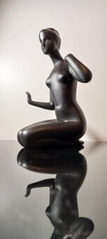 PREDANE. Krásna malo vídaná porcelánová soška - 7