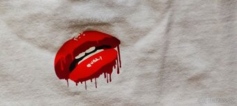 T-shirt By Simona Krainova - 7