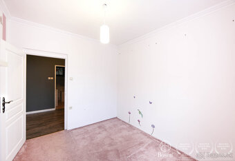 BOSEN | Na predaj priestranný 4-izb. RD v tichej časti mesta - 7