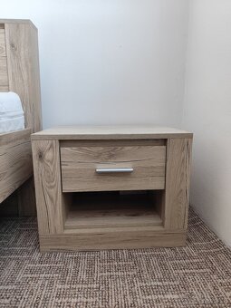 Manželská posteľ s nočným stolíkom - 7