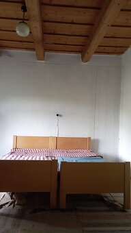 Chalupa s potokom, pod lesom - 7