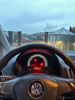 Volkswagen UP 1.0MPI - 7