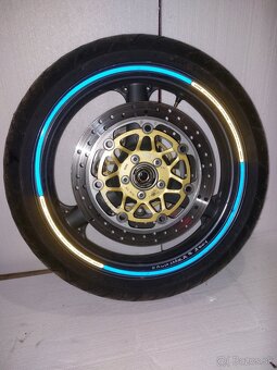 Rozpredám Kawasaki ZR7 r.v.2001 na ND - 7