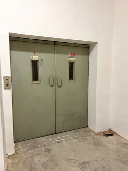 priestor v centre mesta vhodný pre veľkú predajňu, sklad - 7