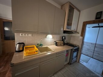 Kompletne zrekonštruovaný zariadeny 2,5 izbový byt na predaj - 7