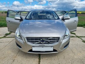 VOLVO V60 2,0D3 .- A/T... Top stav .. - 7