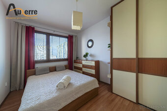 NA PREDAJ. Priestranný 3-izbový byt s loggiou - Petržalka - 7