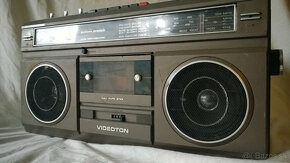retro kazeťáky, boombox, staré rádio - 7