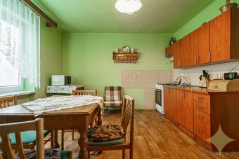 Exkluzívne na predaj gazdovský rodinný dom s pozemkom o rozl - 7