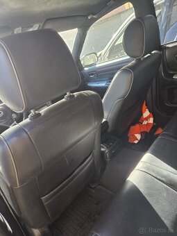 Čierny interiér Lexus is200 - 7