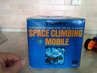 Hračka TOMY SPACE CLIMBING MOBILE - 7