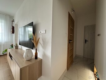 Útulný a svetlý 1-izbový byt v srdci Rače - 7