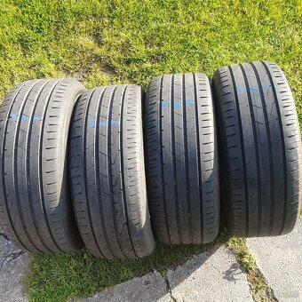 Predám gumy hankook 235/60 R17 - 7