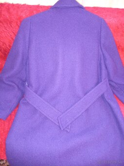 💜 Predám elegantný dámsky kabát v krásnej fialovej farbe 💜 - 7