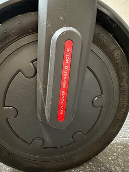 Xiaomi Mi Electric Scooter M365 – ako nový, málo používaný - 7