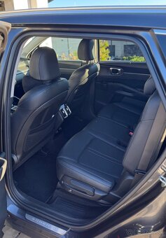 7/2021 Kia Sorento 1,6 benzín Hev Platinum 7 miestne SUV - 7