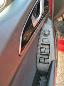 Mazda 3 ako nova- vyborna ponuka-zlava pri rychlom jednani - 7