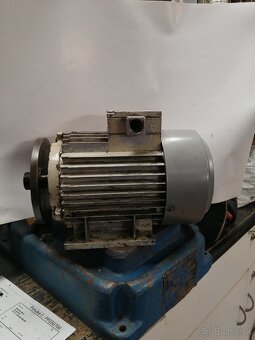 Elektromotor MEZ Mohelnice 2,2kw 2865 ot /min 400V - 7