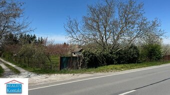 Na predaj výborná záhrada 1640 m2 s domom - chatkou - Pačéro - 7