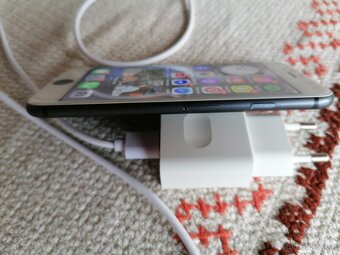 Na predaj iphone 8, 64 GB. - 7