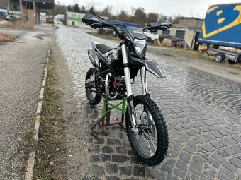 Predám čisto nový nejazdený Pitbike ASIX XB68 140CM3 + El. š - 7