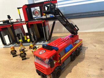 Lego city Hasičská stanica s hasičským vozidlom - 7