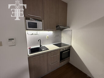 Prenájom 1 izbového bytu s vlastným parkovaním na sídlisku F - 7