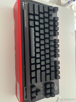 Herná bezdrôtová mechanická klávesnica Asus - 7