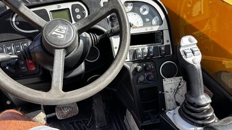 Teleskopický nakladač JCB - 7
