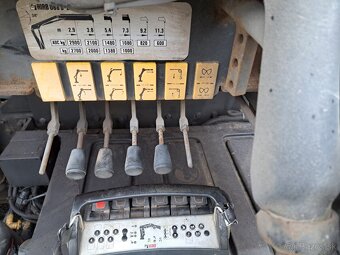 Predám Renault hakovy nosič kontajnerov ruka - 7