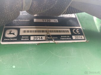 traktor John Deere - 7