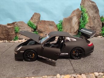 Prodám model 1:18 Porsche 911 GT3 RS - 7