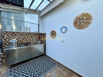 3-IZBOVÝ APARTMÁN S TERASOU S VÝHĽADOM NA MORE, ALBÁNSKO - 7