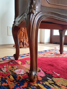 Veľmi kvalitná elegantná komoda (orech) - 7