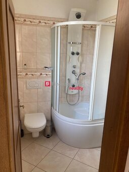 6-izbový rodinný dom s dvojgarážou, záhradou a krbom – Chorv - 7