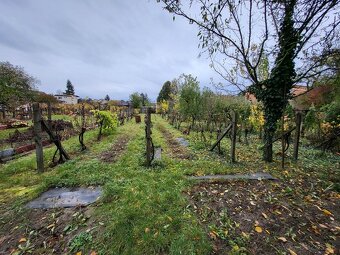 RODINNÝ DOM V CENTRE VINIČNÉHO S VEĽKÝM POZEMKOM 1093 m² - 7